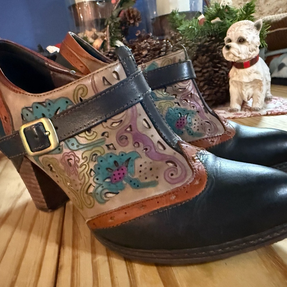 Elegant Multicolor Leather Women's Shoes - Picture 4 of 16